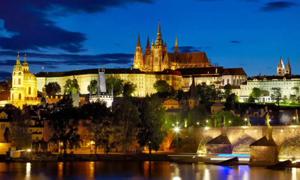 Visit Prague Castle in Lamplight