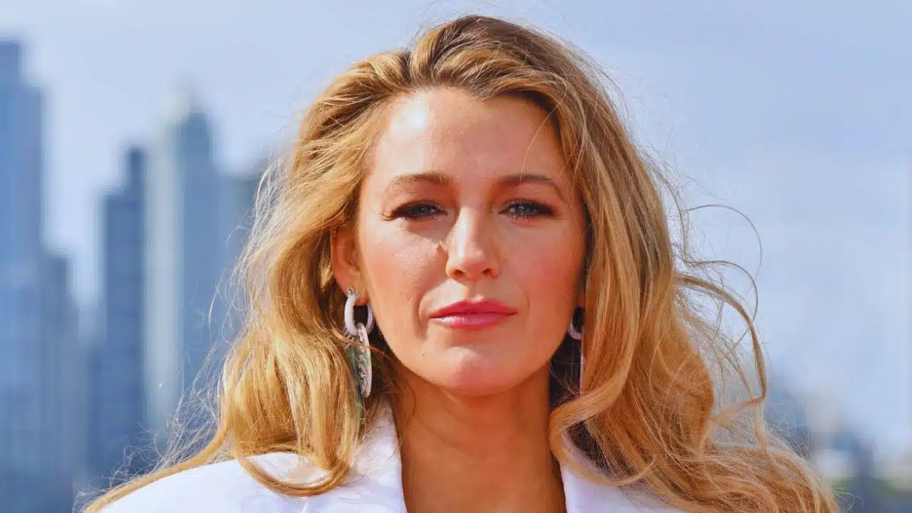 blake lively denies taylor swift blackmail claims