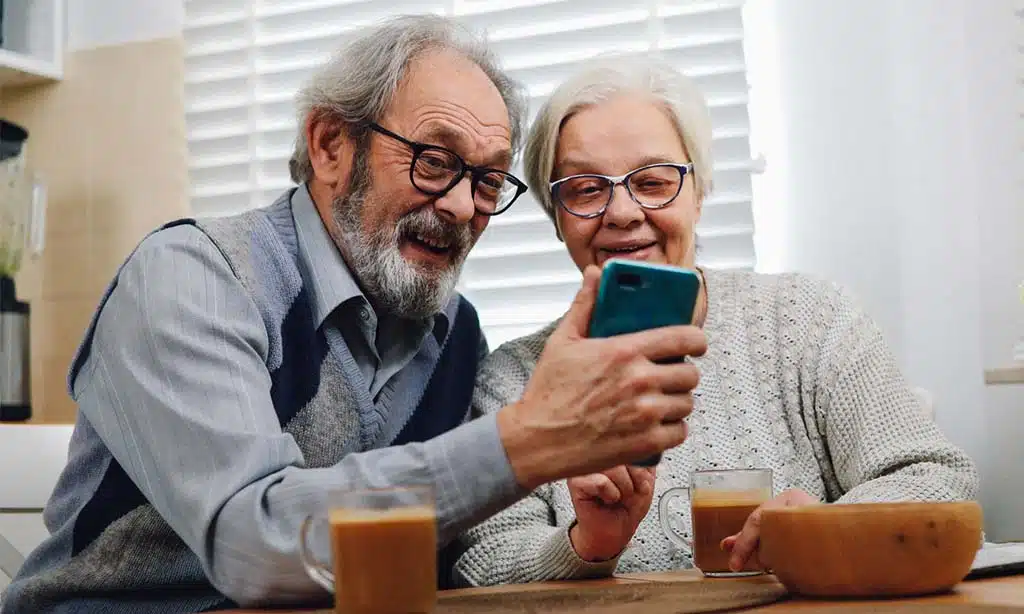 What to Look for in a Senior-Friendly Smartphone