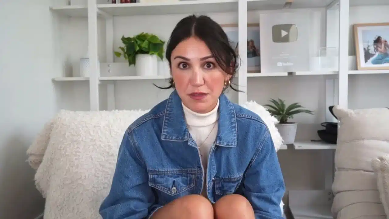 where does kat stickler live