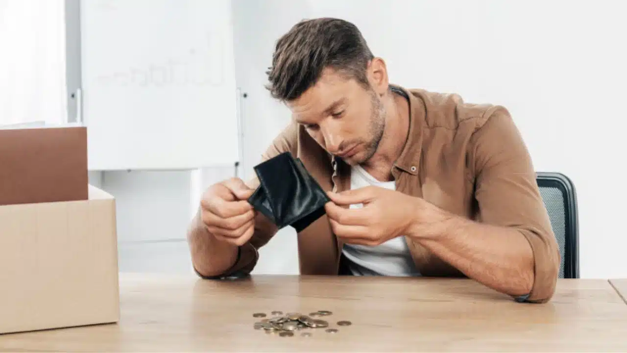 How Receivables Delays Trigger Income Gaps