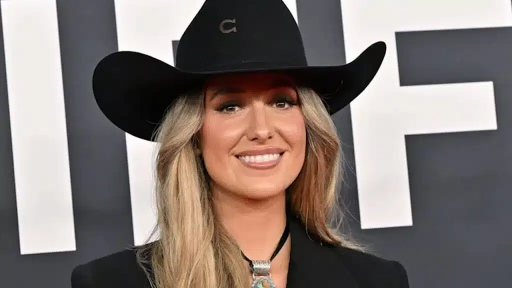 How Tall is Lainey Wilson