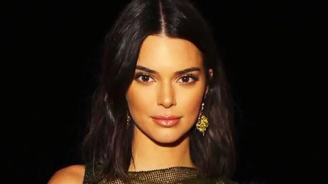 kendall jenner balances 75k bag after bezos wedding