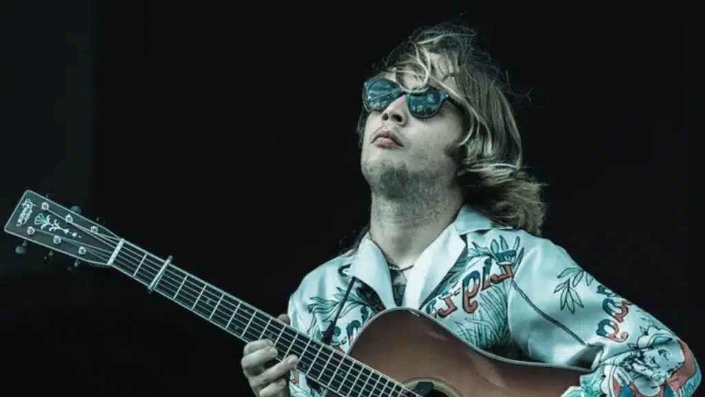 How Tall is Billy Strings