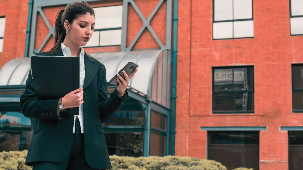 social media blocks war posts under uk safety law