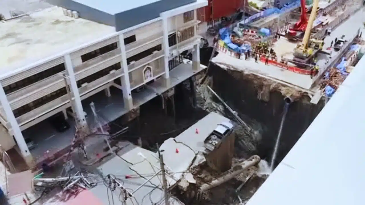 Bangkok Hospital Sinkhole 50m Crater Opens Near Vajira Facility