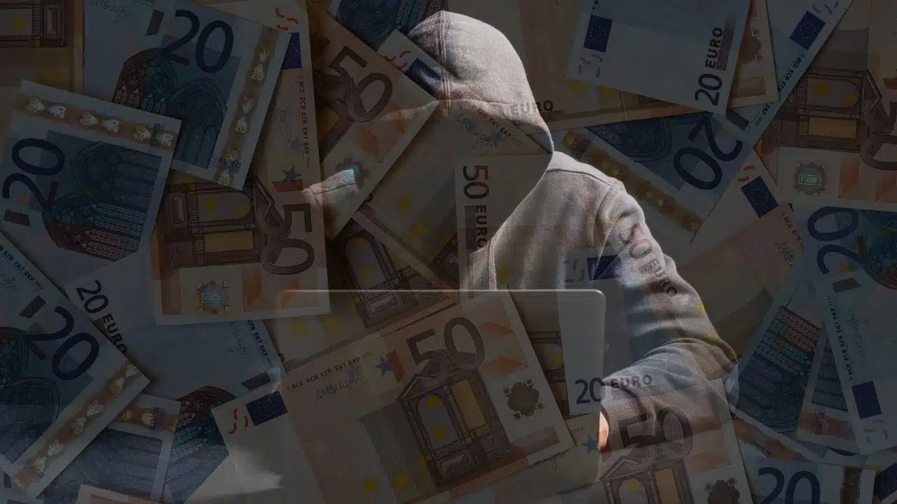 EU Presses Apple, Google, Microsoft Over Financial Scam Risks