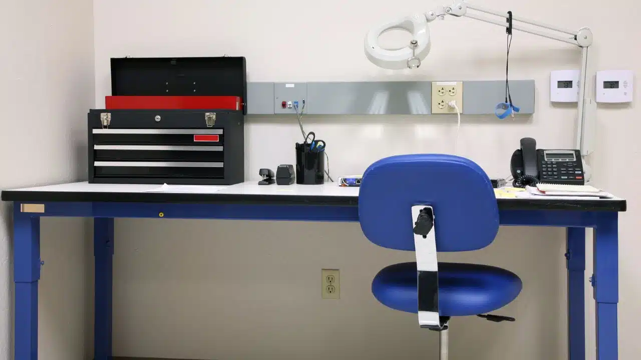 Smart Workbench for Modern Business