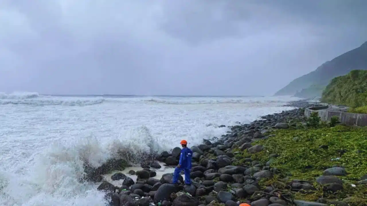 Super Typhoon Ragasa Slams Philippines