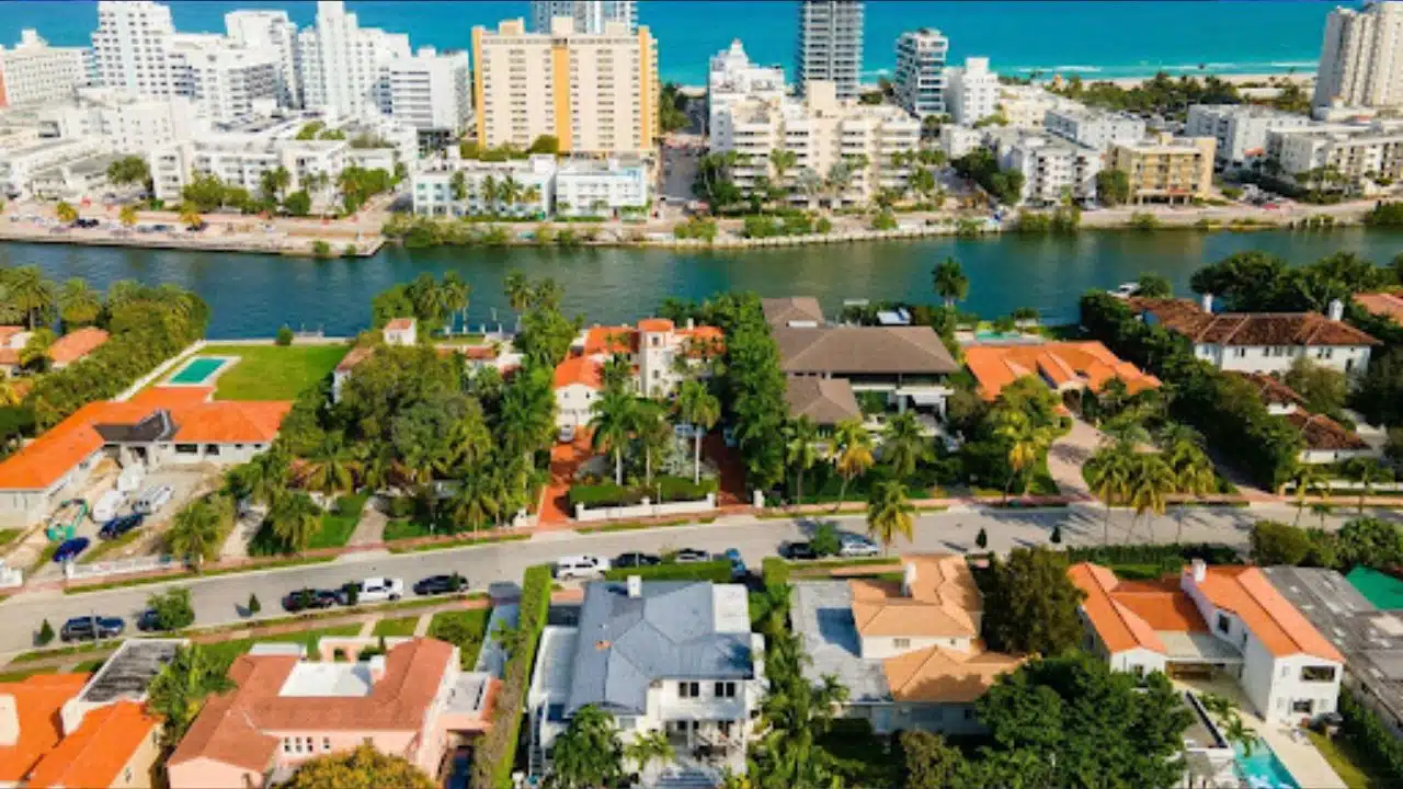 Why More People Are Choosing Coastal Living