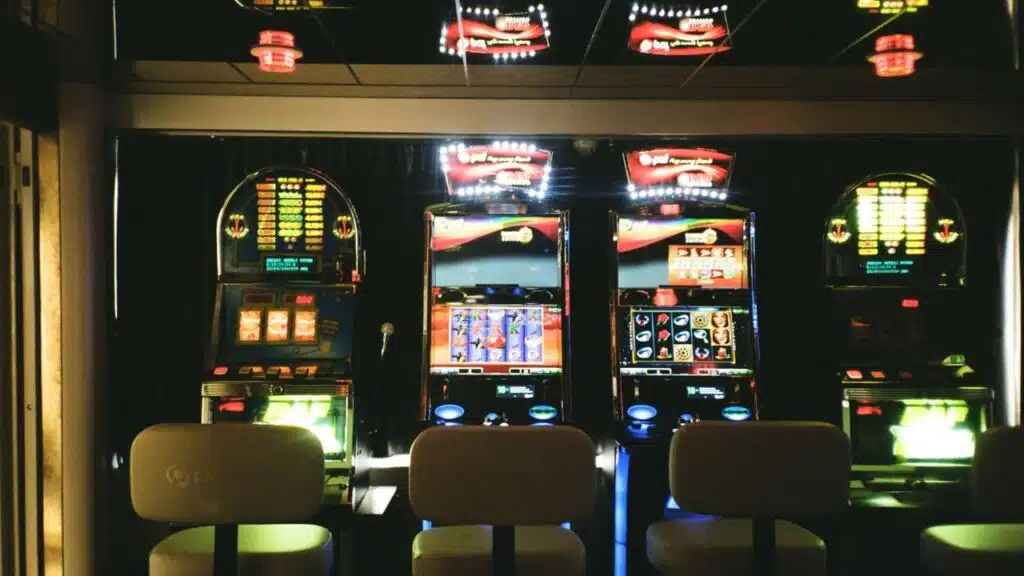 Why Online Casinos Offer a Safer Way to Play