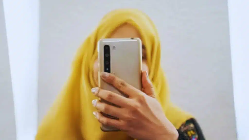 Afghan Women Lose 'Last Hope' as Taliban Shut Down Internet