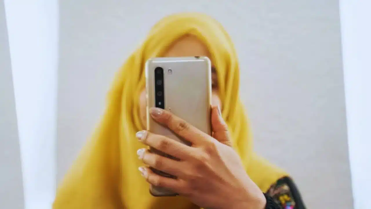 Afghan Women Lose 'Last Hope' as Taliban Shut Down Internet