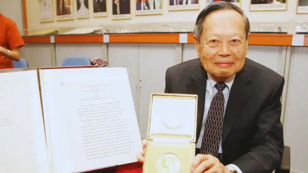 Chinese Physicist Chen Ning Yang, Nobel Laureate, Dies at 103
