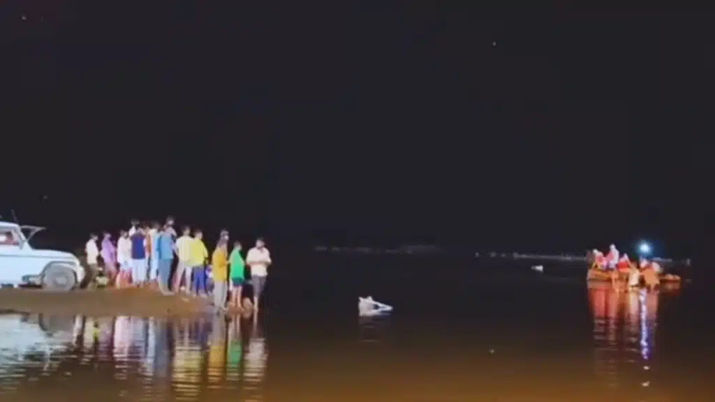 Madhya Pradesh Durga Puja Immersion Mishap 14 Dead in Tragedy