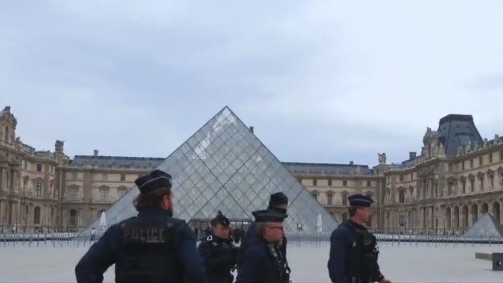 Two Arrested in Daring Jewel Theft at Paris’s Louvre Museum