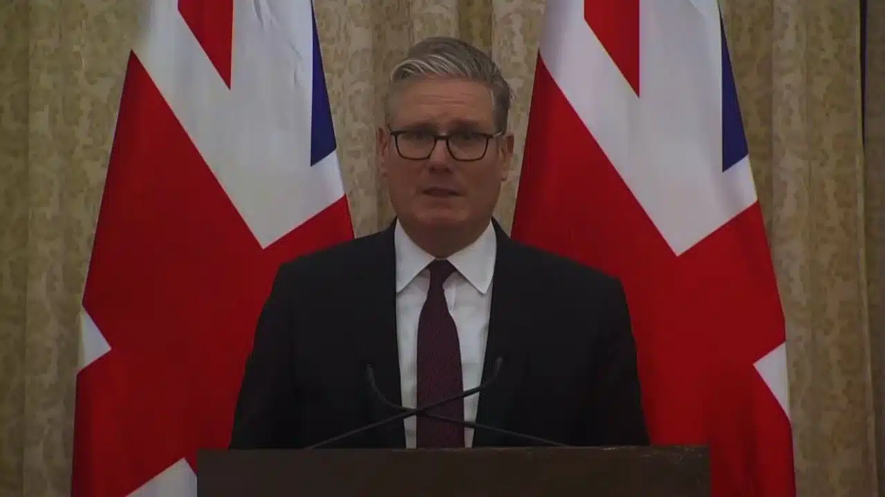 UK Backs Gaza Peace Deal Starmer to Attend Egypt Summit