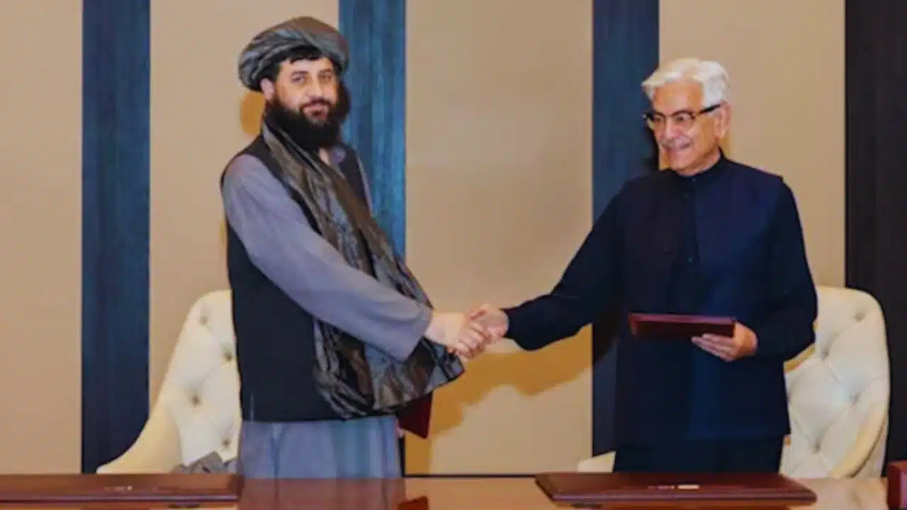 Afghan-Pakistan Peace Talks Collapse as Ceasefire Hangs in Balance