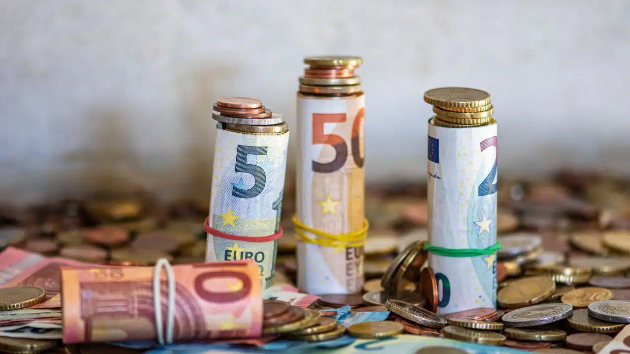 Germany’s 2026 Budget Record Debt Amid Welfare & Defense Pressures