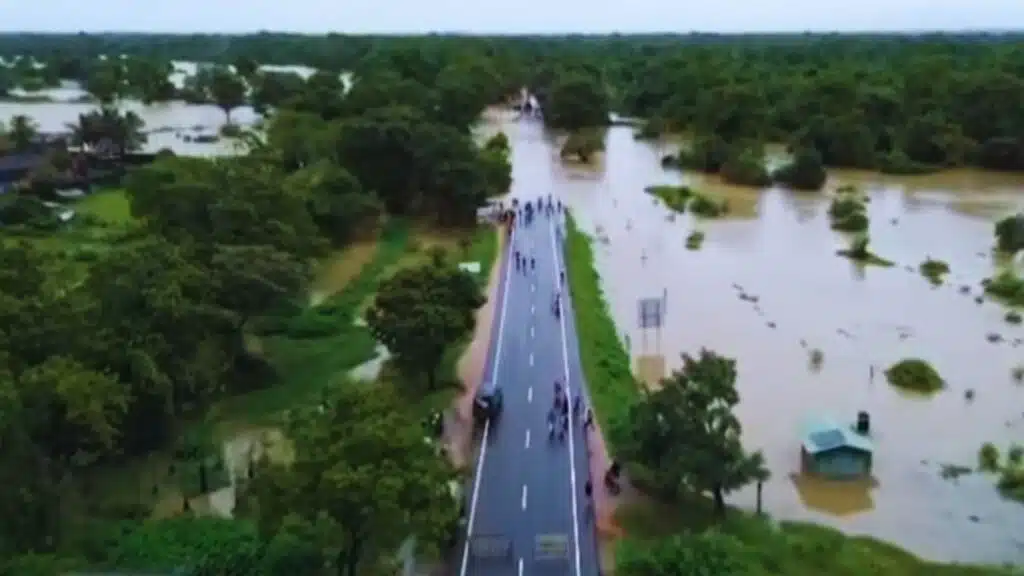Sri Lanka Floods Kill 56 as Landslides and Cyclone Threaten More Rain