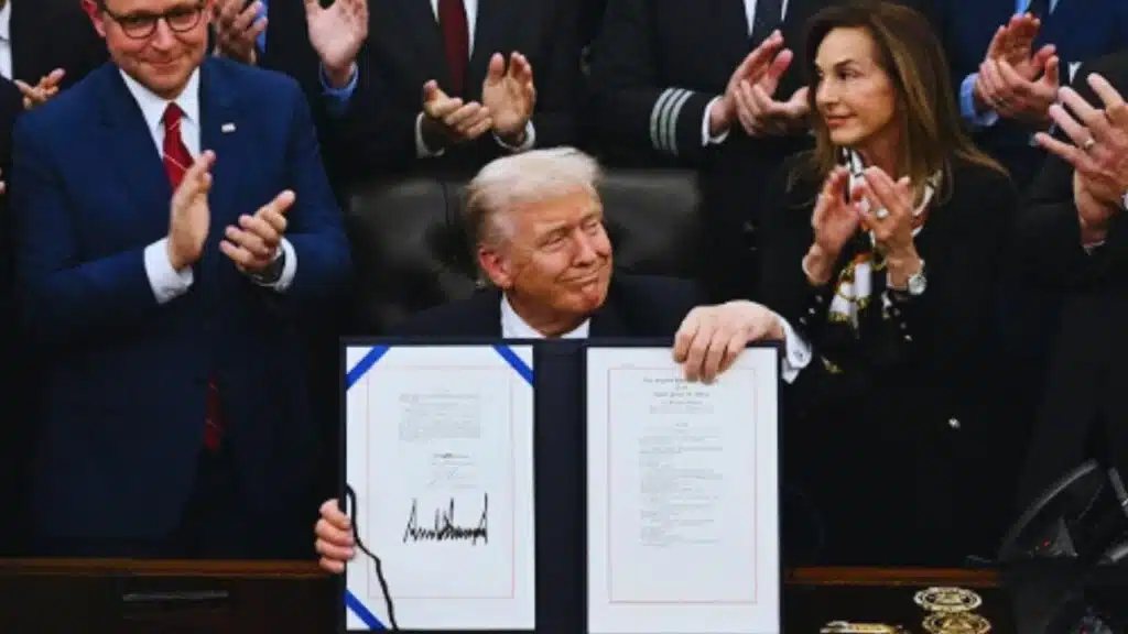 Trump Signs Bill to End Longest Government Shutdown in U.S. History