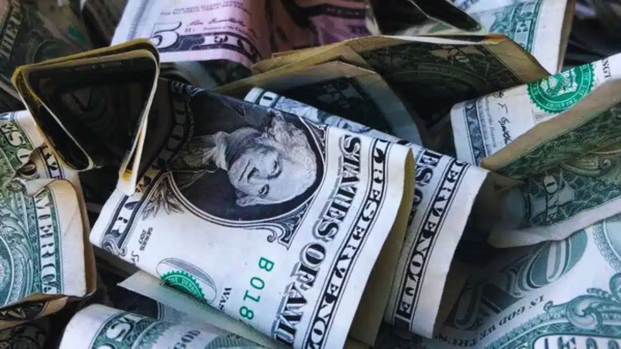 Dollar global reserve share