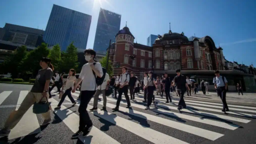 apans Economy Shrank 2.3% in Third Quarter