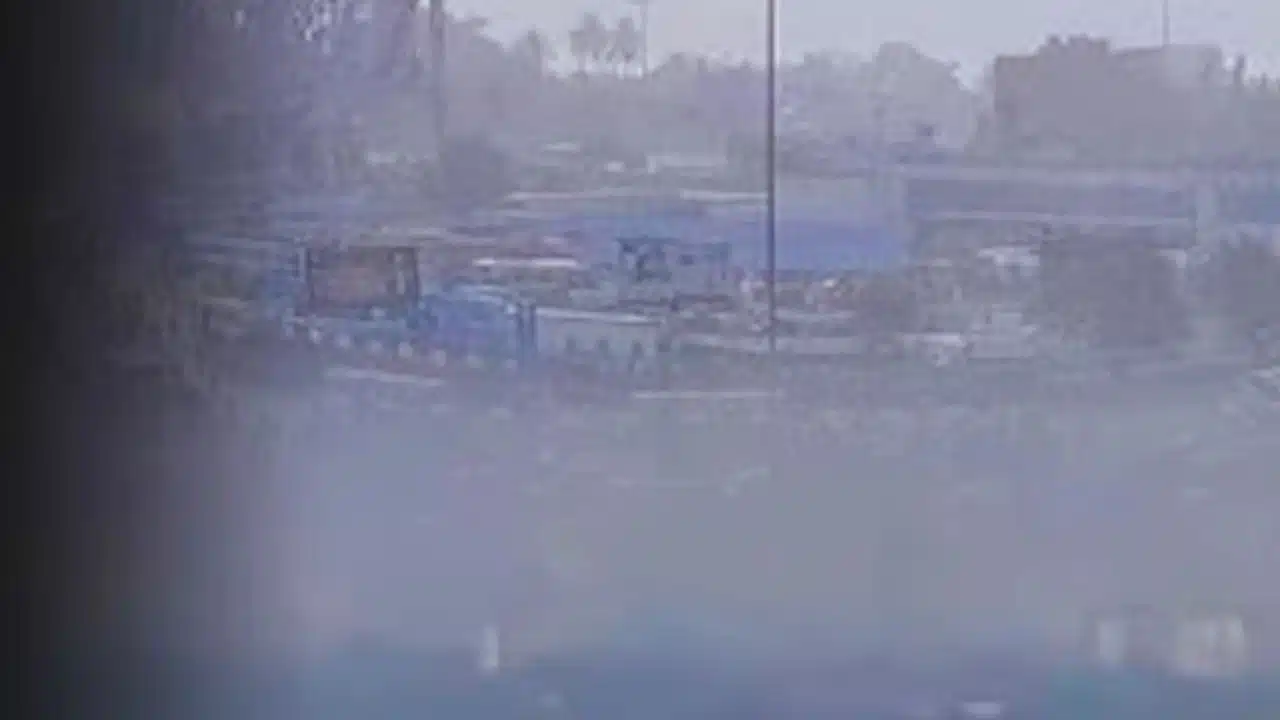 Kolkata Pollution Surpasses Delhi as City Chokes Under Smog