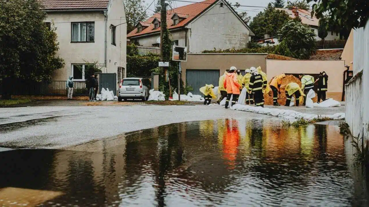 Modern Flood Defenses vs Sandbags Boxwall ROI