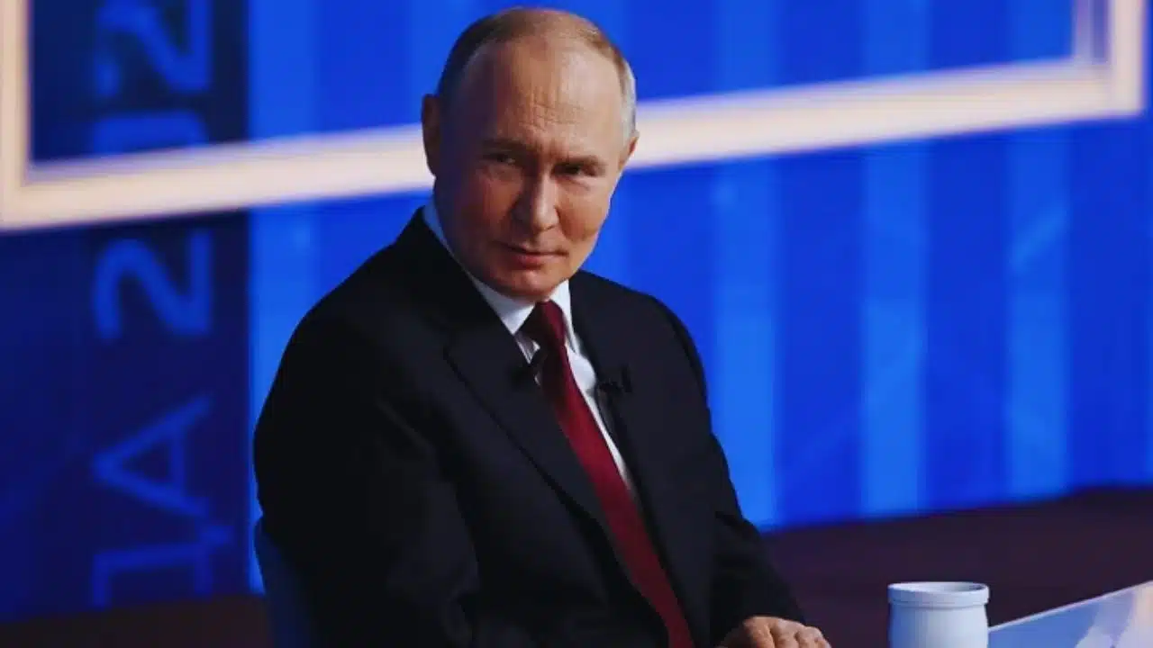 Putin demands Ukraine territory