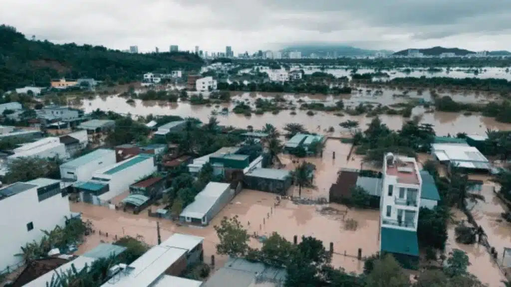 Southeast Asia floods kill over 620
