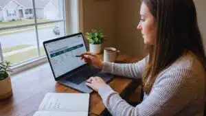 How To Choose The Best High-Yield Savings Account With No Monthly Fees?