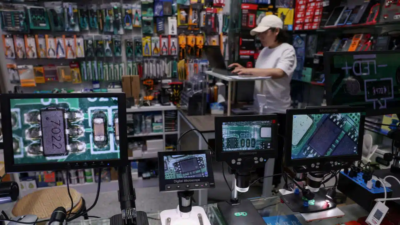 Memory Chip Prices Surge AI Demand Strains Supply