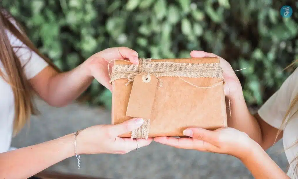 DIY Eco-Friendly Valentine Gifts with tag